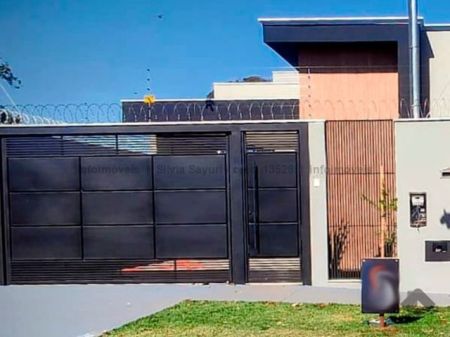 Casa-Térrea em Parque Rita Vieira