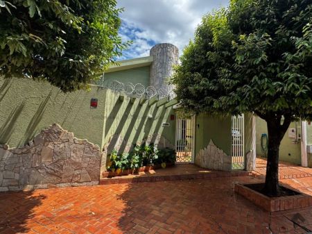 Casa-Térrea em Jardim São Lourenço