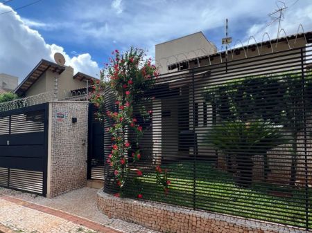 Casa-Térrea em Jardim Mansur