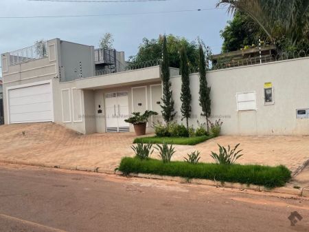 Casa-Térrea em Vila Angélica