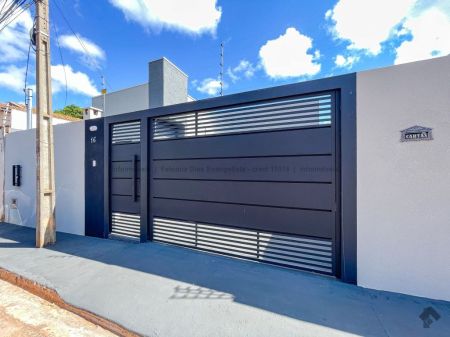 Casa-Térrea em Aero Rancho