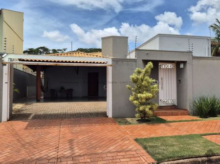 Casa-Térrea em Carandá Bosque I