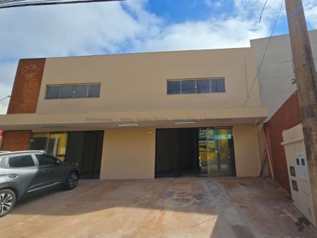 Sala / Salão / Loja em Jardim Itatiaia