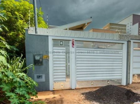 Casa-Térrea em Vila Sílvia Regina