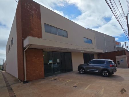 Sala / Salão / Loja em Jardim Itatiaia