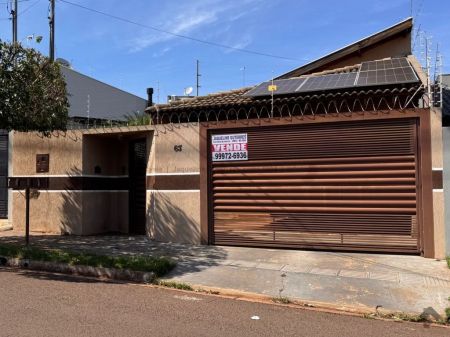 Casa-Térrea em Parque dos Laranjais
