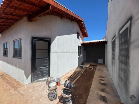 Casa-Térrea-Condomínio em Jardim Anache