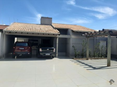 Casa-Térrea em Monte Castelo
