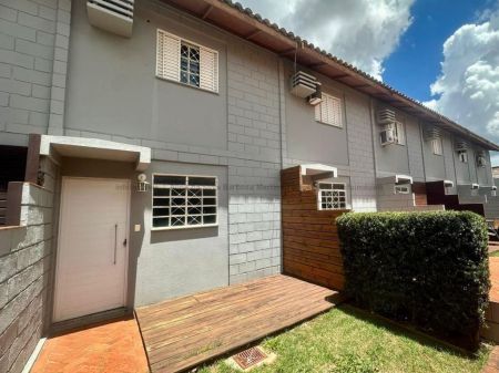 Sobrado-Condomínio em São Francisco