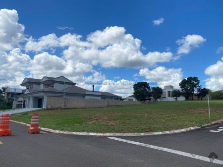 Terreno-Condomínio em Terras do Golfe