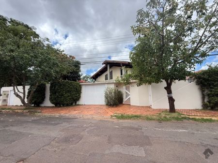 Casa-Térrea em Jardim Mansur
