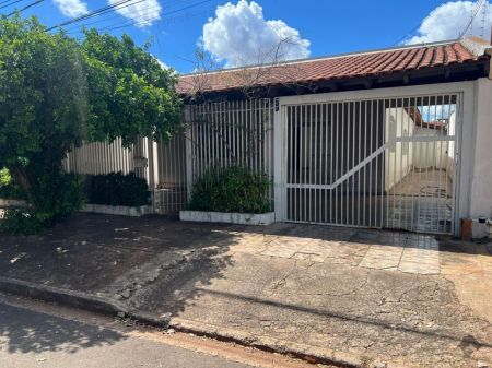Casa-Térrea em Vila Carlota