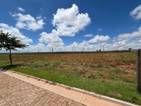 Terreno-Condomínio em Terras Alpha