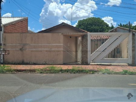 Casa-Térrea em Arnaldo Estevão de Figueiredo