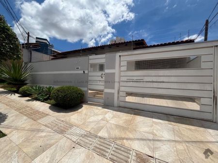 Casa-Térrea em Monte Castelo