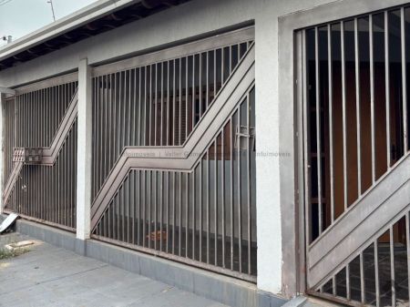 Casa-Térrea em Aero Rancho