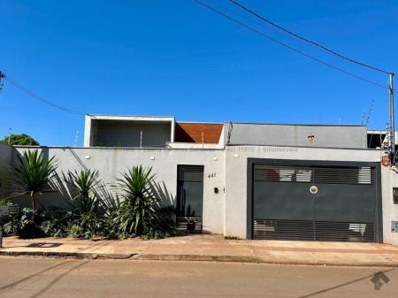 Casa-Térrea em Jardim Itatiaia