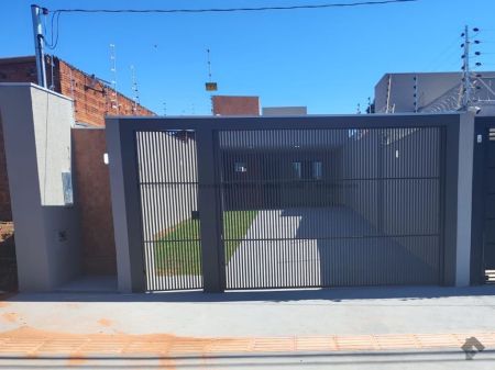 Casa-Térrea em Jardim Montevidéu