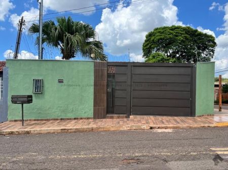 Casa-Térrea em Aero Rancho