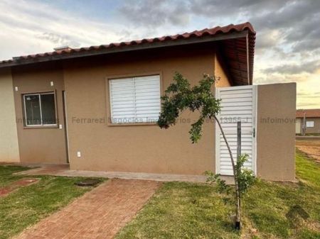 Casa-Térrea-Condomínio em Jardim Parati