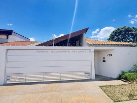 Casa-Térrea em Rita Vieira