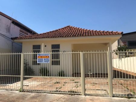 Casa-Térrea em Monte Castelo