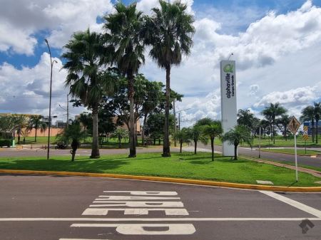 Terreno-Condomínio em Residencial Alphaville