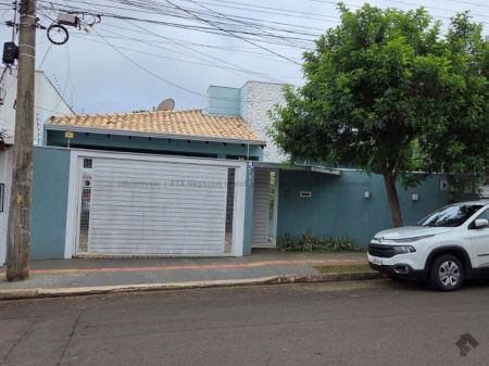 Casa-Térrea em Monte Castelo