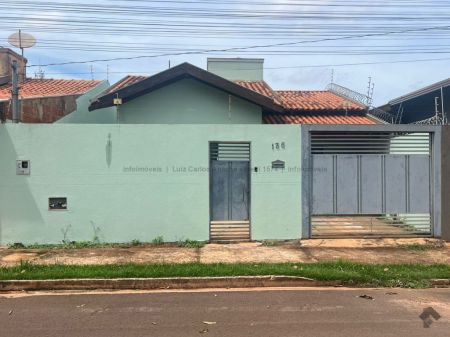 Casa-Térrea em Aero Rancho