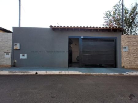Casa-Térrea-Condomínio em Centenário