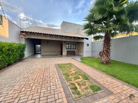 Casa-Térrea em Jardim São Lourenço