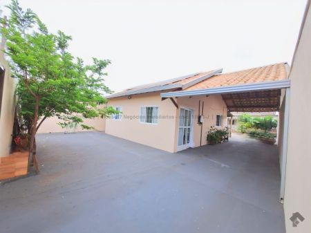 Casa-Térrea em Aero Rancho