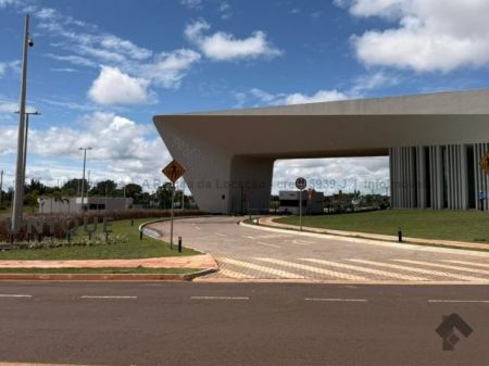 Terreno-Condomínio em Jardim Veraneio