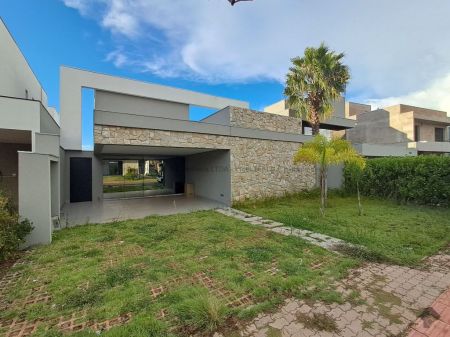 Casa-Térrea-Condomínio em Residencial Alphaville II