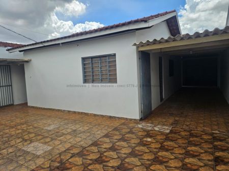 Casa-Térrea em Iracy Coelho