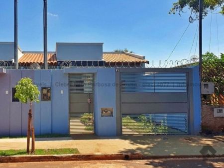 Casa-Térrea em Aero Rancho