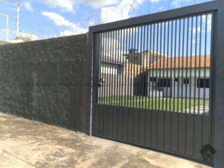 Casa-Térrea em Vila Olinda