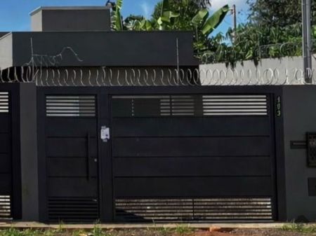 Casa-Térrea em Jardim Centenário
