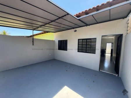 Casa-Térrea em Jardim Imá