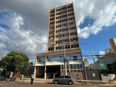 Sala / Salão / Loja em Centro