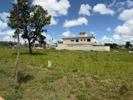 Terreno-Condomínio em Riviera Home Club
