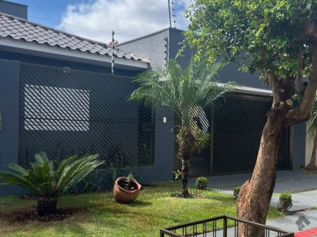 Casa-Térrea em Parque Alvorada