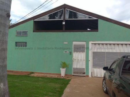 Casa-Térrea em Monte Castelo