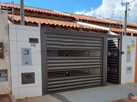 Casa-Térrea em Jardim Aeroporto