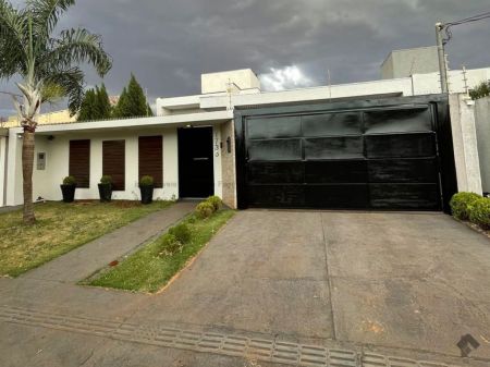 Casa-Térrea em Santa Fé