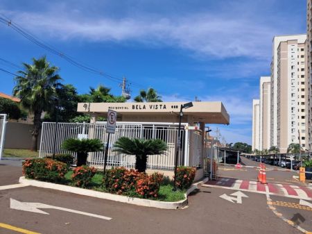Apartamento em Parque Rita Vieira