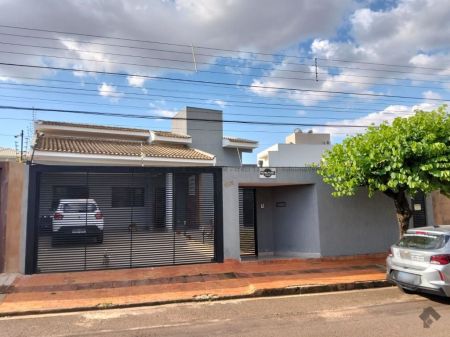 Casa-Térrea em Jardim Mansur