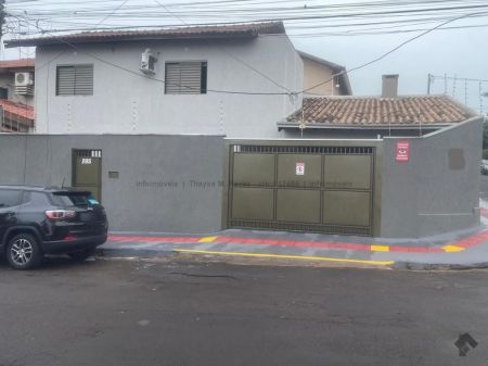 Sobrado em Jardim Jockey Club