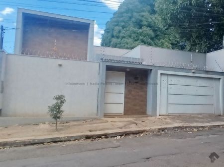 Casa-Térrea em Recanto dos Pássaros