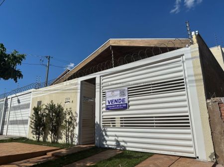 Casa-Térrea em Rita Vieira
